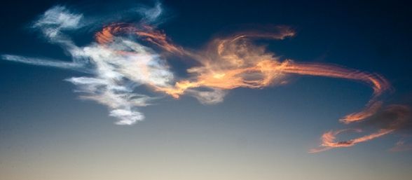 Seguimiento  de Nubes anómalas y fenómenos extraños en el cielo.  - Página 5 Nubes-noctilucentes-588x257