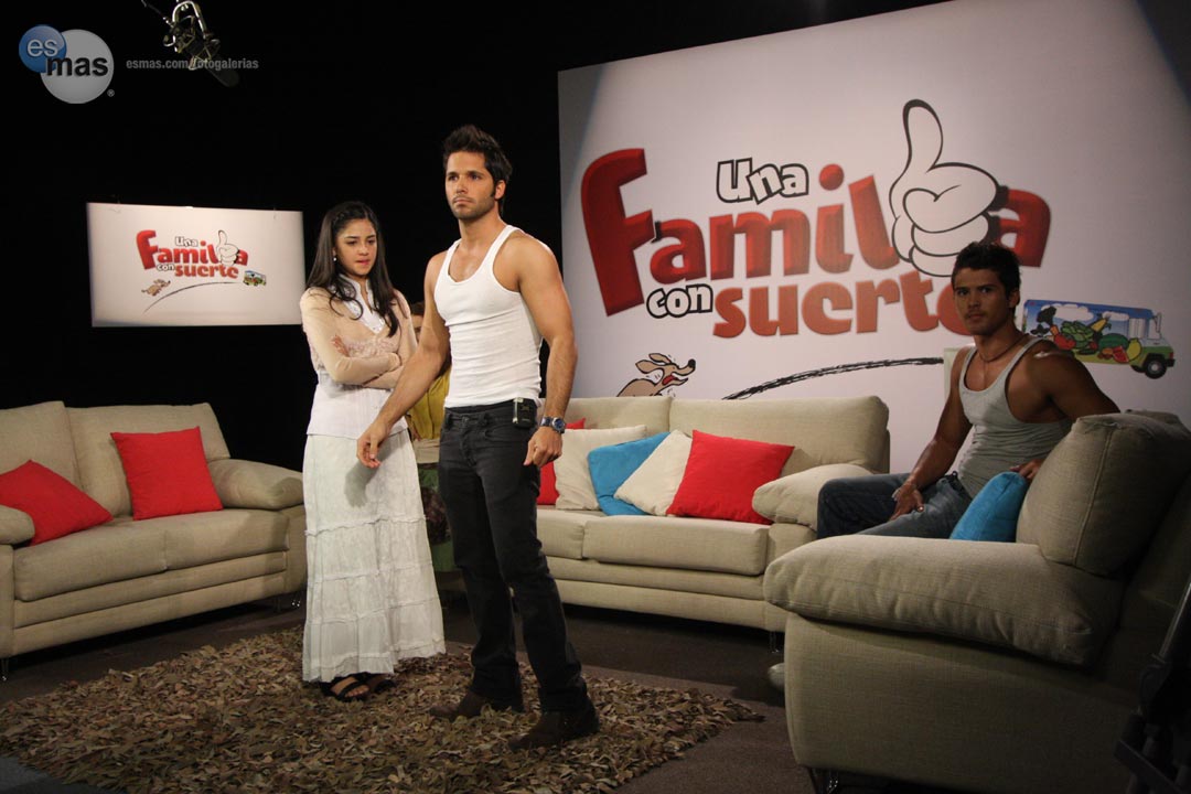 UNA FAMILIA CON SUERTE, Televisa|2011 - Page 3 _11-765364a6-fad0-102d-bbac-0019b9d5c8df