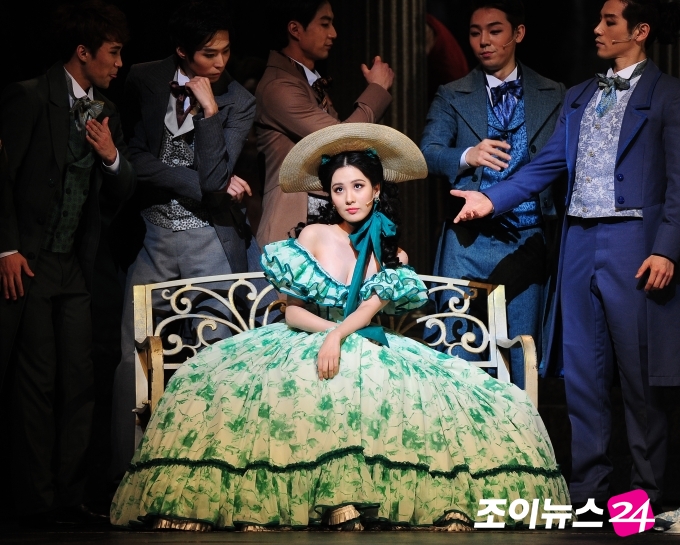 [OTHER][10-11-2014]SeoHyun tham dự buổi họp báo cho vở nhạc kịch mới của cô "Gone With The Wind" - Page 3 20150113144813978