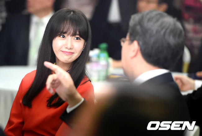  [PIC][23-04-2015]YoonA tham dự Lễ bổ nhiệm Đại sứ danh dự cho "IRS" vào trưa nay 20150423113407922