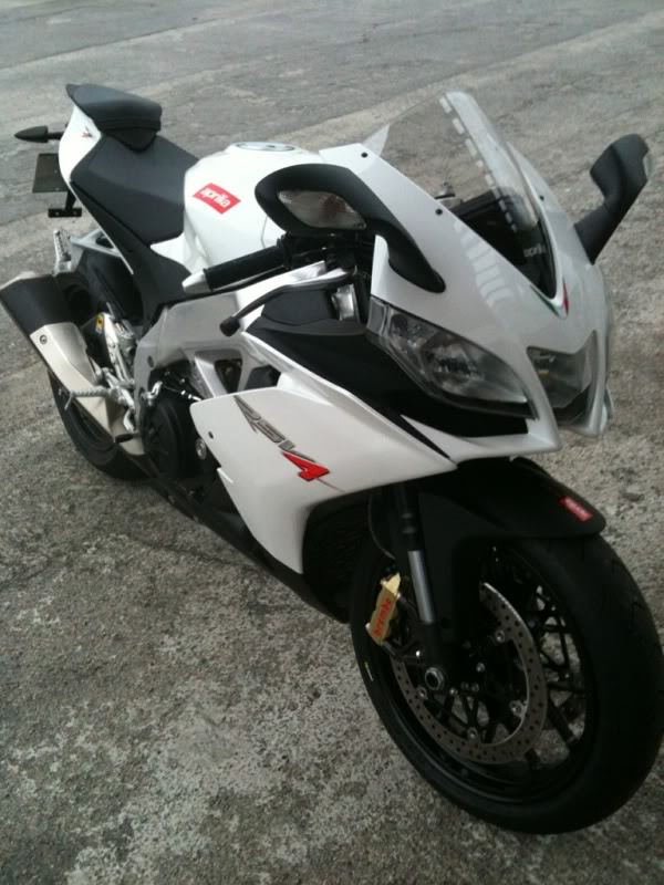 Aprilia RSV4R IMG_1404