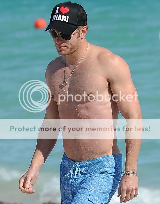 Kellan pics - Page 31 550w_kellan_lutz_1