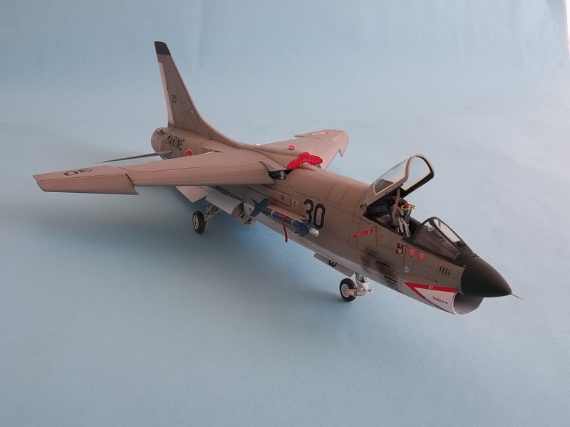 F-8E (FN)  Hasegawa F-8E 1/48 100_2229