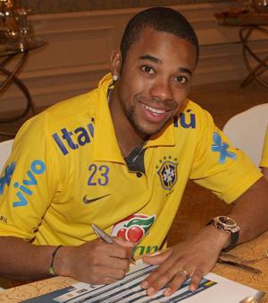 رابطة مشج__❤Brazil❤ــــــــى - صفحة 3 Robinho-selecao-m-20091113