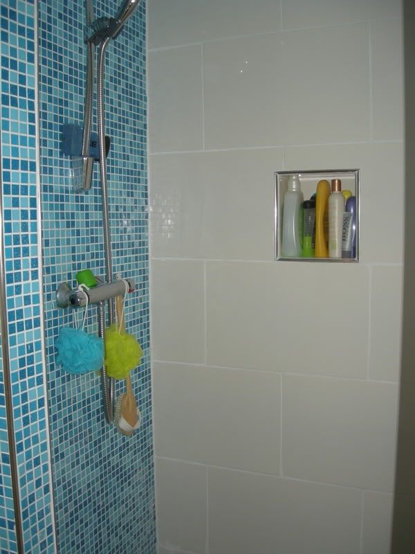 Hoe je spulletjes in badkamer opgeruimd? DSCN1371