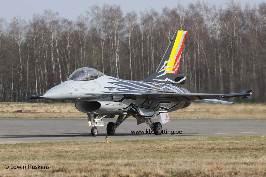 Saison 2015. Belgian Air Force F-16AM (FA123) blizzard Roll%20out%20Demo%2020151_zpsiyjmsquq