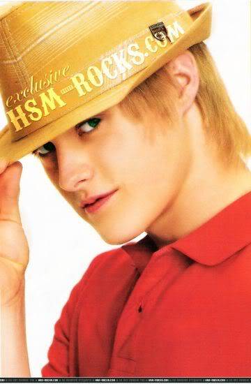  Lucas Grabeel Normal_2-2