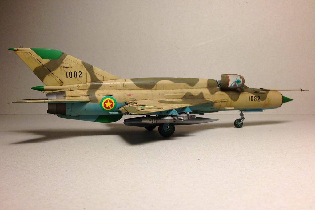 Mig-21bis  008_zpsd0cfee3d