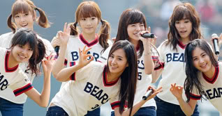 [PIC][12/11/2011] Những hình ảnh đứng giữa của Yuri  20090406_snsd3