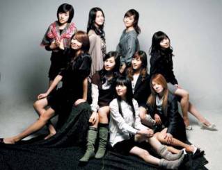 [PIC][12/11/2011] Những hình ảnh đứng giữa của Yuri  Snsd