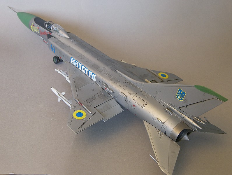 [TRUMPETER]Sukhoi Su-15 TM Flagon G - 1/48 - Ukrainian air force 100_5029_1