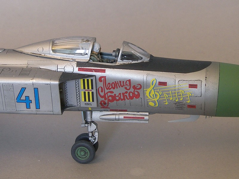 [TRUMPETER]Sukhoi Su-15 TM Flagon G - 1/48 - Ukrainian air force 100_5031_1