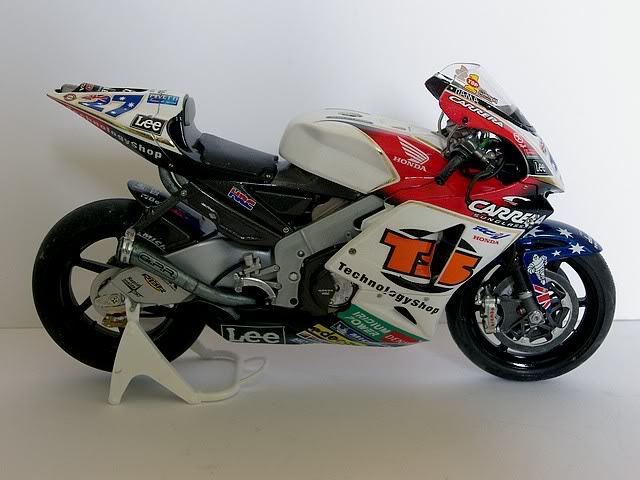 Frelon 94 - Mes Honda RC 211 V - Page 2 100_9012