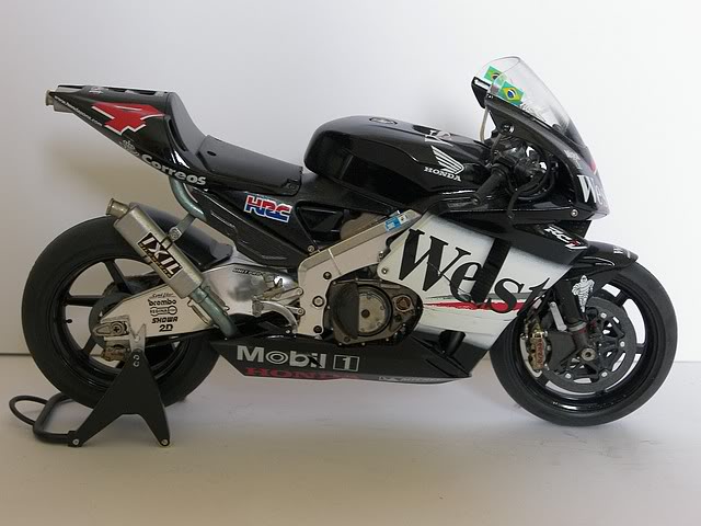 Frelon 94 - Mes Honda RC 211 V - Page 2 100_9035