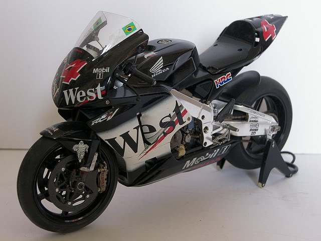 Frelon 94 - Mes Honda RC 211 V - Page 2 100_9036