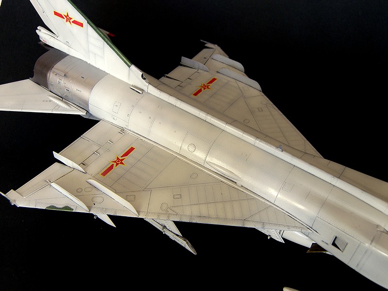 [TRUMPETER]PLAAF J-8F Finback - 1/48 100_1002