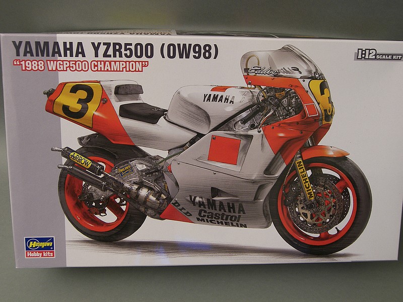 [HASEGAWA] Yamaha YZR 500 OW 98 - 1988 - 1/12ème 100_3190