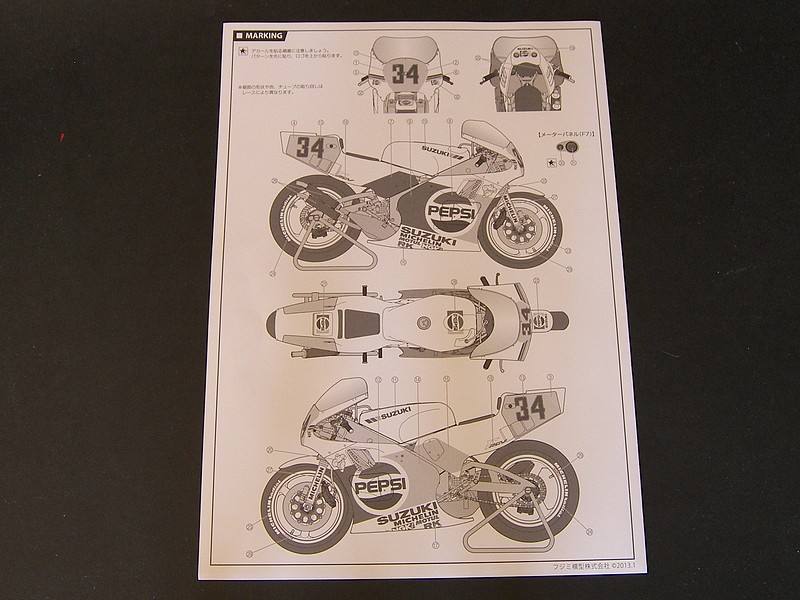 [FUJIMI] Suzuki RGV 500cc XR 74 - 1/12ème 100_3729