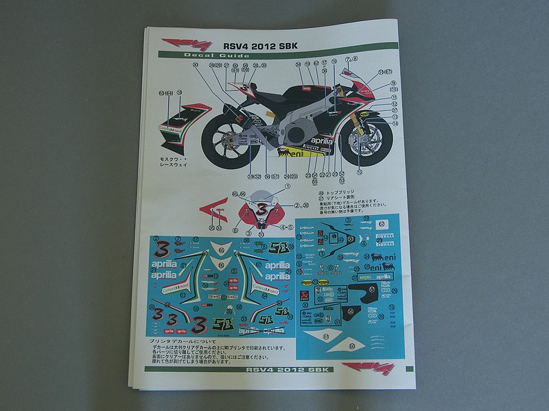 [CGM] Aprilia RSV4 - 2012 superbike world champion - 1/12eme 100_3883