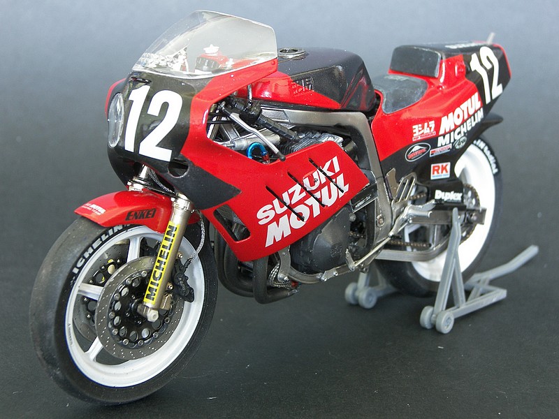 [FUJIMI]Suzuki 750 GSX-R Yoshimura - 8 heures de Suzuka 1987 100_4004