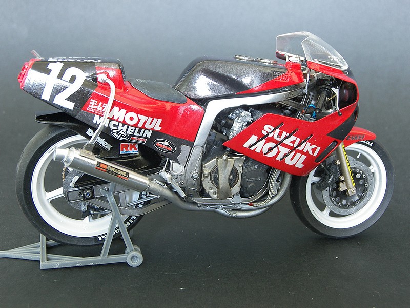 [FUJIMI]Suzuki 750 GSX-R Yoshimura - 8 heures de Suzuka 1987 100_4006