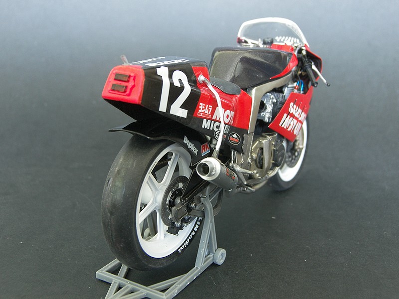 [FUJIMI]Suzuki 750 GSX-R Yoshimura - 8 heures de Suzuka 1987 100_4007