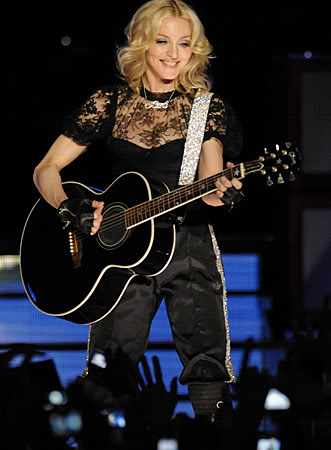 16 Hot Female Singers on a scale from 1-10 L080501_madonna_guitar