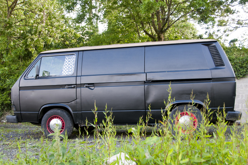 VW T25 watercooled 1.9 petrol matt black, lowered BOB-120