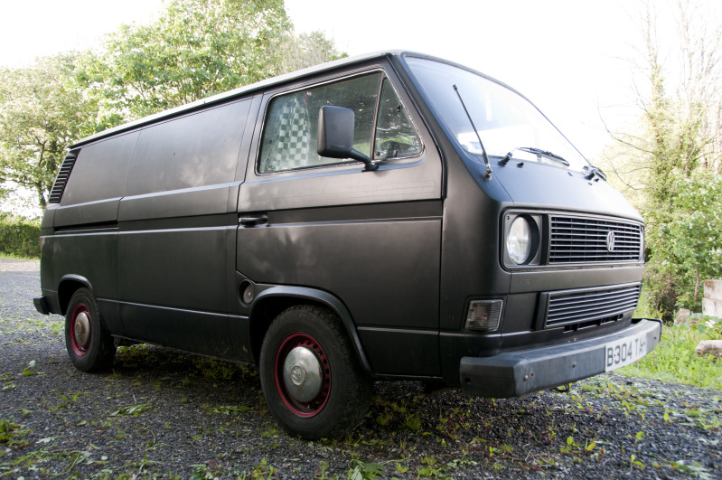 VW T25 watercooled 1.9 petrol matt black, lowered BOB-123