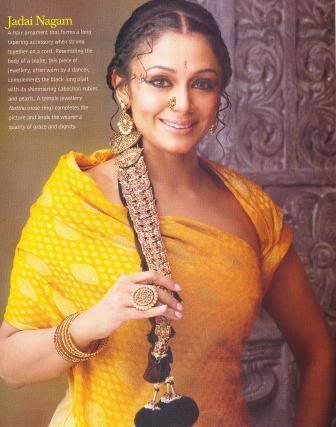 shobana exotic dance pics from Alludugaru 740368-2