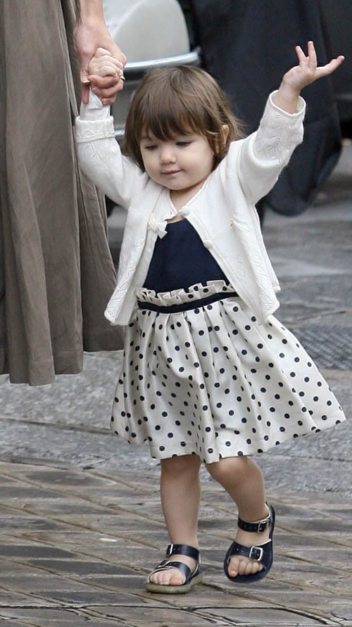      suri cruise Adorable-closeup-suri-cruise-paris