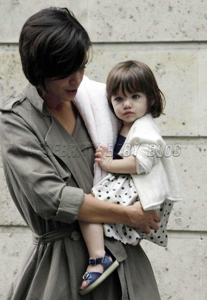    Tom Cruse Suri-cruise-katie-holmes-shop-pa-1