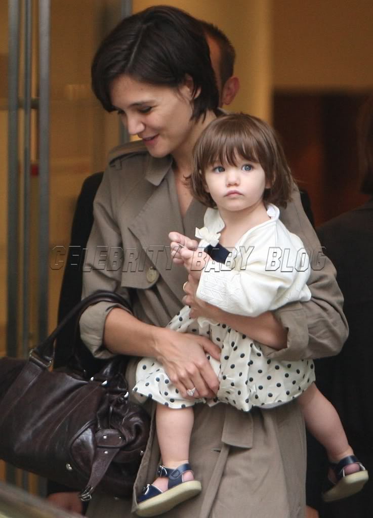    Tom Cruse Suri-cruise-katie-holmes-shop-paris