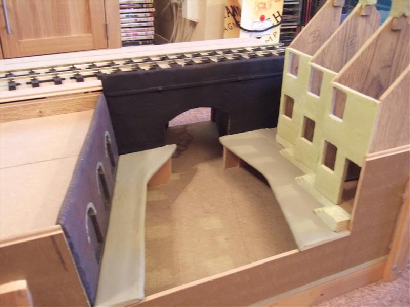An indoor diorama in G-scale - Page 4 Canal_Crossing92c