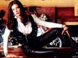 Character Profile - Page 2 Th_Liv-Tyler-wallpaper-belle-fille-102