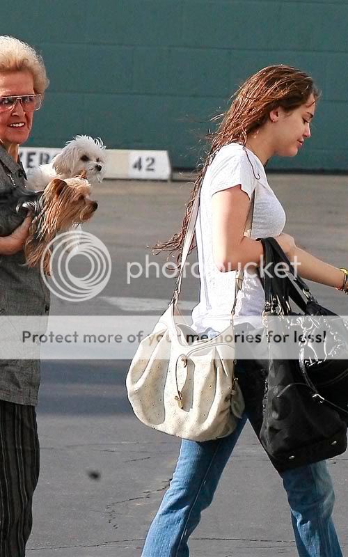 [Candids] Hình ảnh Miley [ ver 1] Miley-cyrus-529-4