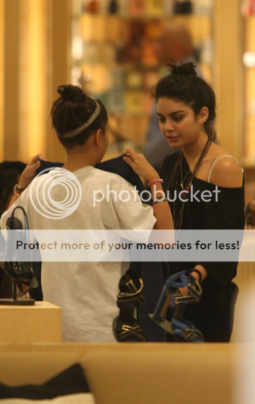 [Candids] Theo chân Van mọi lúc mọi nơi Vanessa-hudgens-5129-13