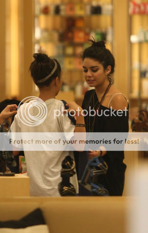 [Candids] Theo chân Van mọi lúc mọi nơi Vanessa-hudgens-5129-16