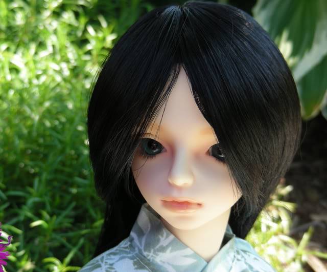 Un garçon en kimono dans le jardin (Volks Yugiri) Adriel06-2