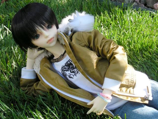 Un garçon en kimono dans le jardin (Volks Yugiri) Adriel07-1