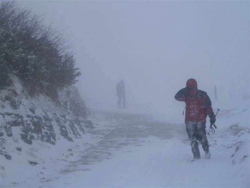 ANGULO Y SIERRA SÁLVADA BAJO LA NIEVE 2012-02-3/4 P1030325Medium