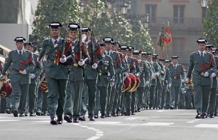 Desfile militar en el Día de la Hispanidad Desfile_guardia_civil