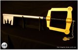 Keyblade (modèle Kingdom Key - Chaine Royal) - Kingdom Hearts Th_Keyblade_Kingdom-Key_006-1