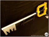 Keyblade (modèle Kingdom Key - Chaine Royal) - Kingdom Hearts Th_Keyblade_Kingdom-Key_007-1