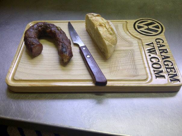 Planche a couper pain ou saucisson personalisé (vw + ......) Patildeo