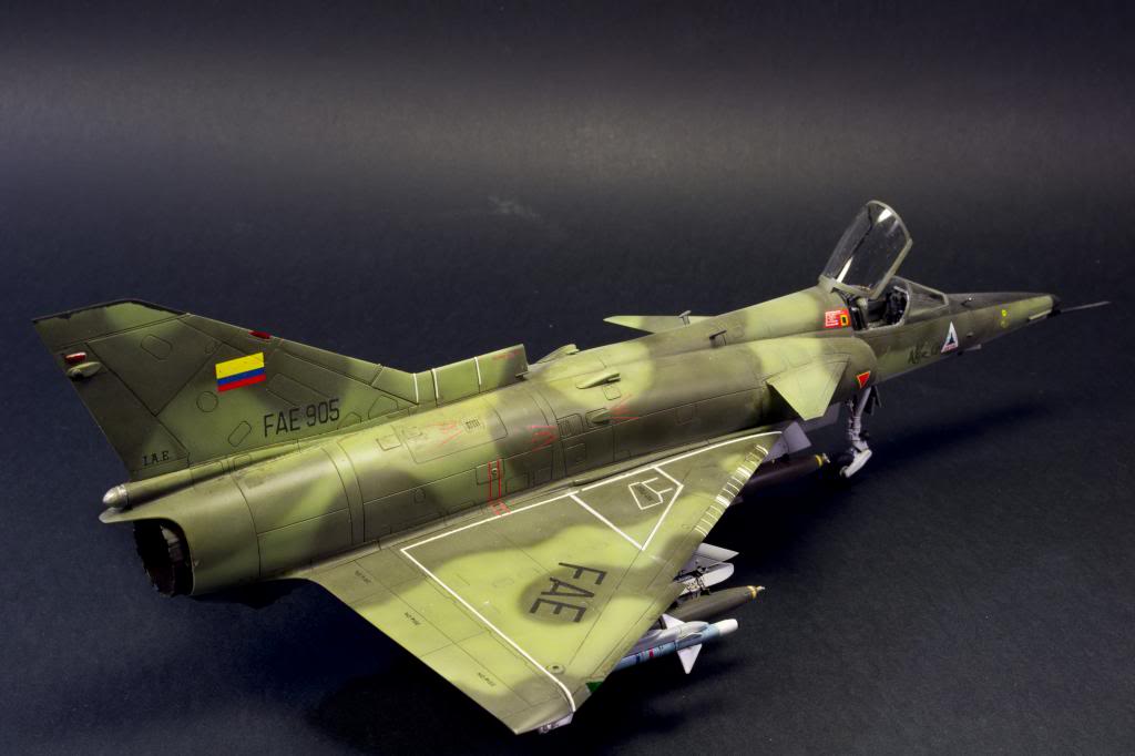 Kfir showdown, AMK mot Kinetic i 1/48 DSC_7808_zpse1fcdc75