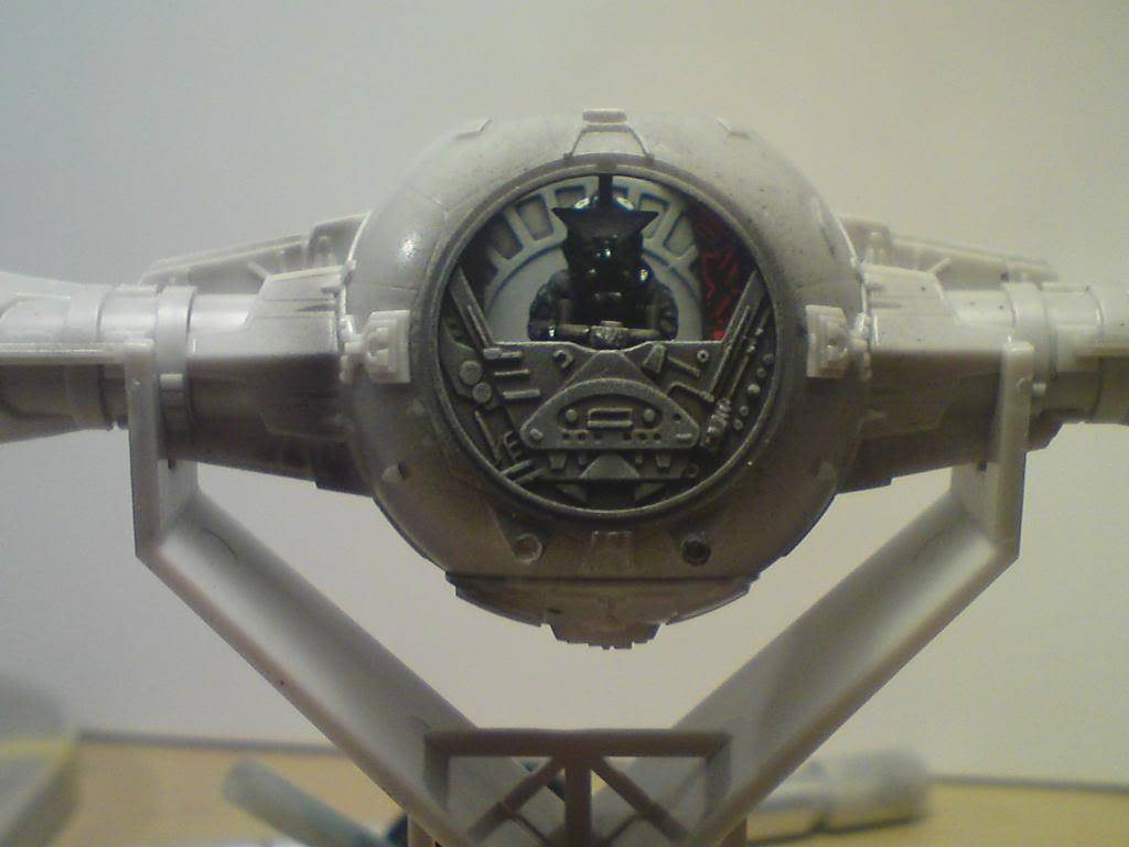 Siennar Fleet Systems TIE Interceptor, Fine Molds 1/72 DSC01423