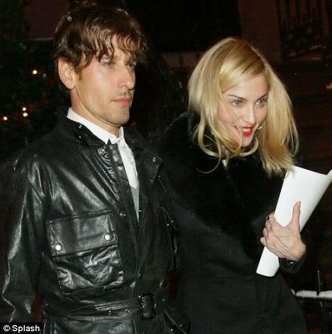 Madonna y Steven Klein en Nueva York! Article-1111943-03036F33000005DC-45