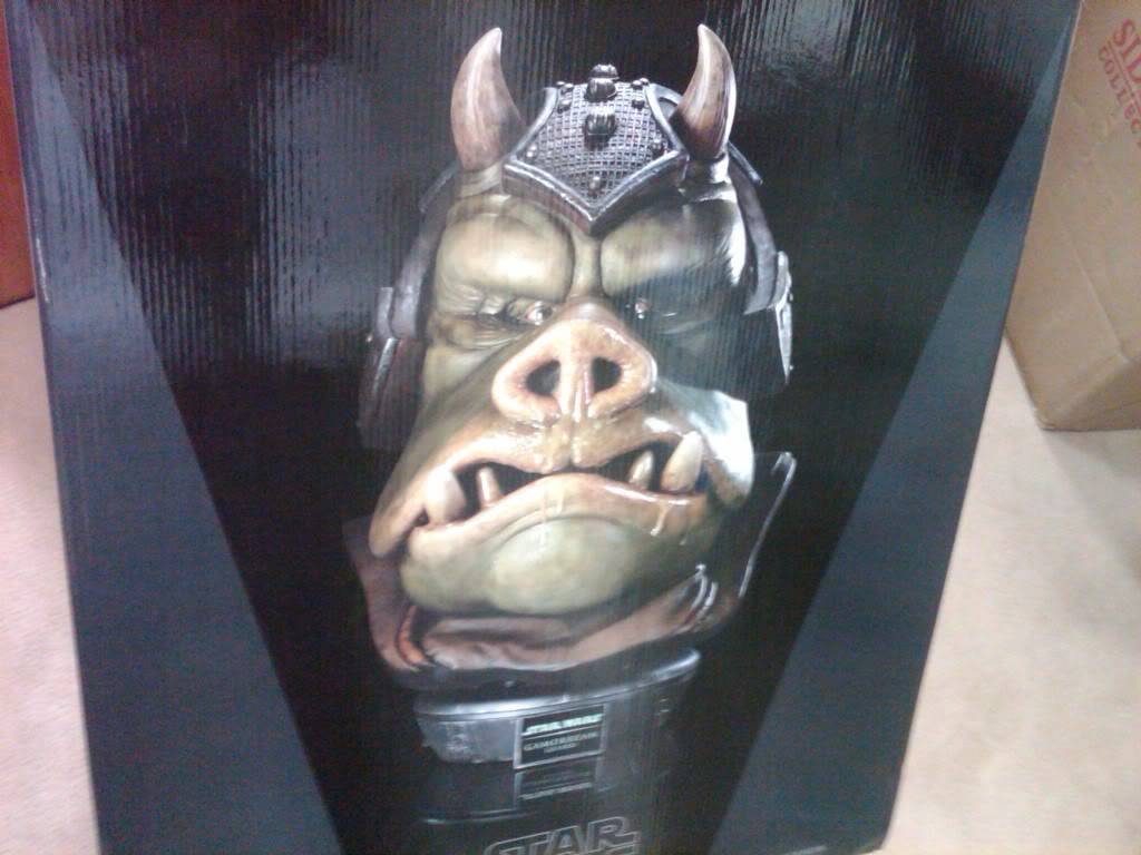 Star Wars Gamorrean Guard Life-Size Bust - Lançado! Confira as fotos IMG00229-20100423-0929