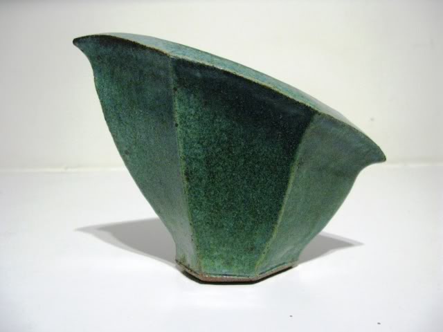 Unusual studio Pottery Vase, help with ID appreciated Pot001